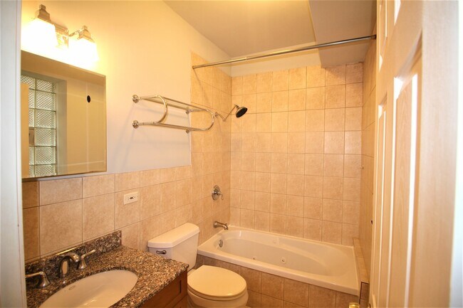 Building Photo - 3604 N Albany Ave
