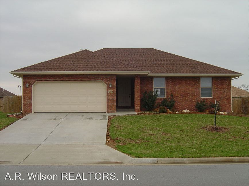 Primary Photo - 3 br, 2 bath House - 802 WATERFORD BLVD.