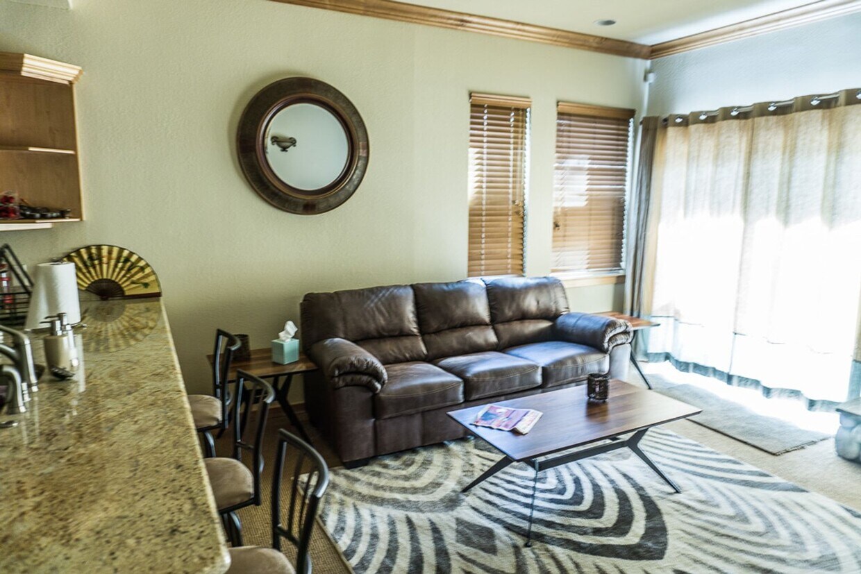 Primary Photo - 1 Bedroom Centrally Located Summer Rental
