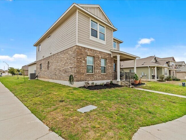 Building Photo - 8201 Daisy Cutter Xing