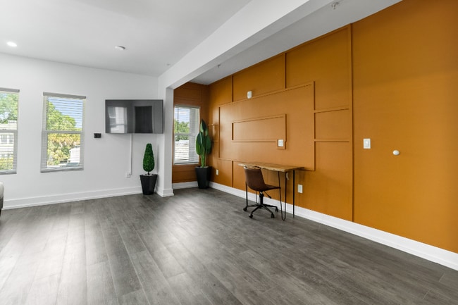 Photo - 935 S Howard Ave Apartment