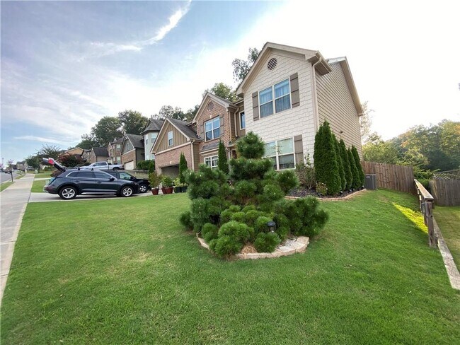 Building Photo - 4770 Belcrest Way
