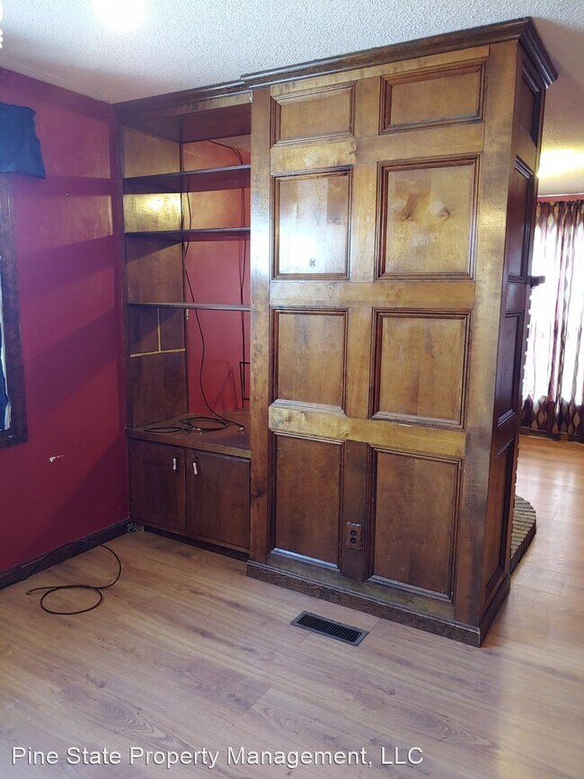 Building Photo - 3 br, 1.5 bath House - 24 Washington Street