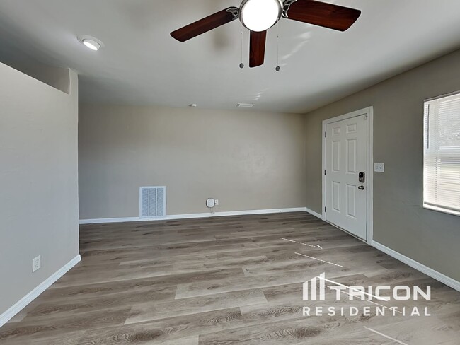 Foto del edificio - 833 43rd Ave NE