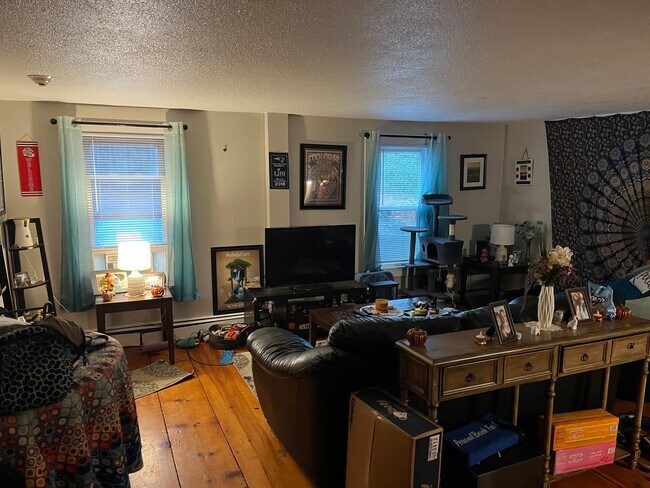 Foto del edificio - 1-Bedroom Apartment with Private Entrance ...