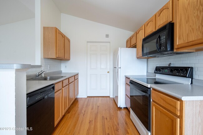 Foto del edificio - 108 Evergreen Pl