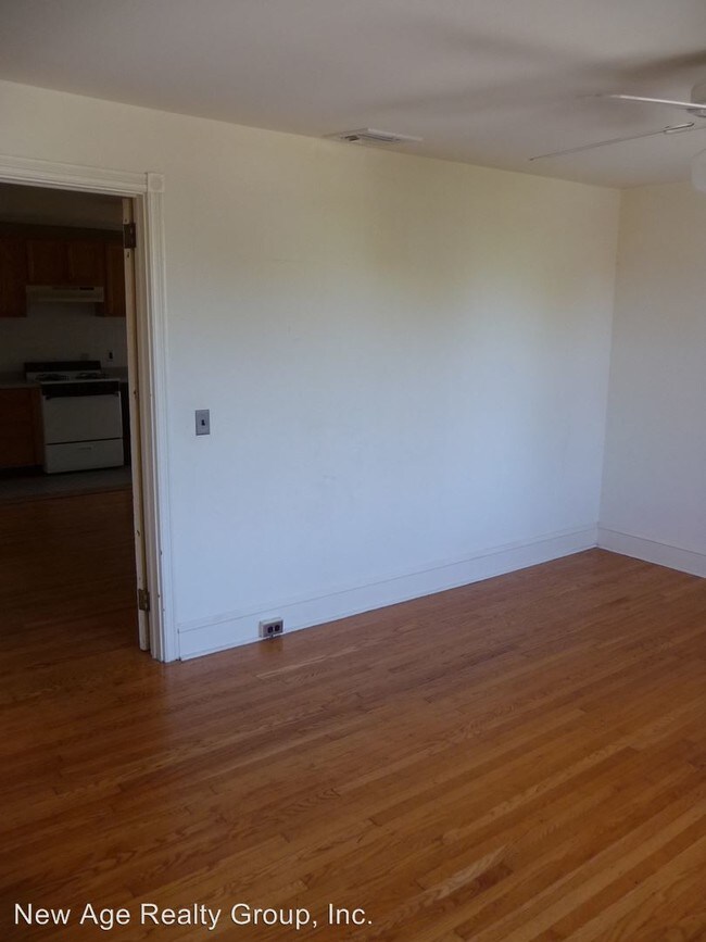 Building Photo - 4724 Warrington Ave