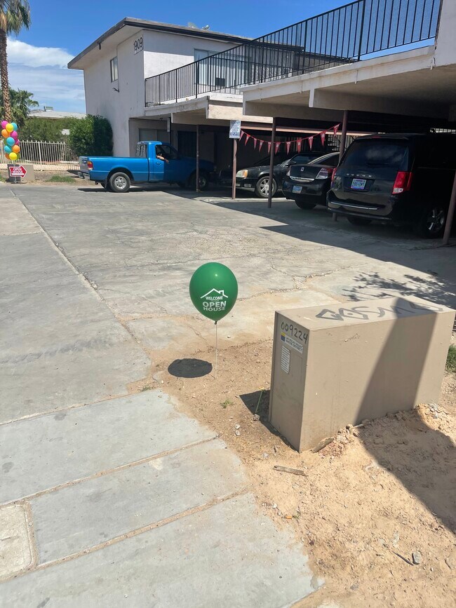 Foto del edificio - 1909 Santa Paula Dr