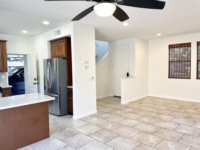 Building Photo - 462 Birchwood Ln