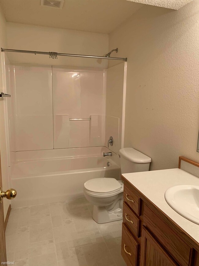 Building Photo - 3 br, 2 bath Townhome - 4010 Lockport St