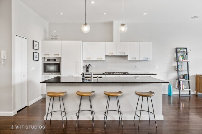 Foto del edificio - 1711 W Division St