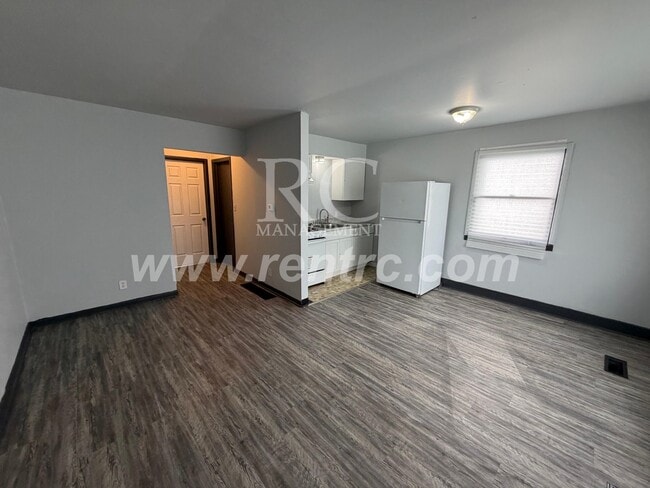 Building Photo - 630 South-