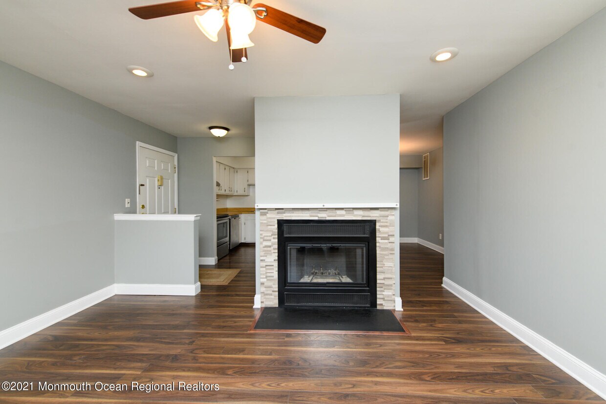 803 Wellington Pl, Matawan, NJ 07747 Condo for Rent in Matawan, NJ