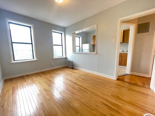 Building Photo - 1043 Rogers Ave