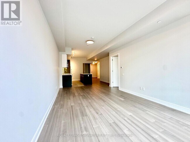 Building Photo - 664 Spadina Ave.