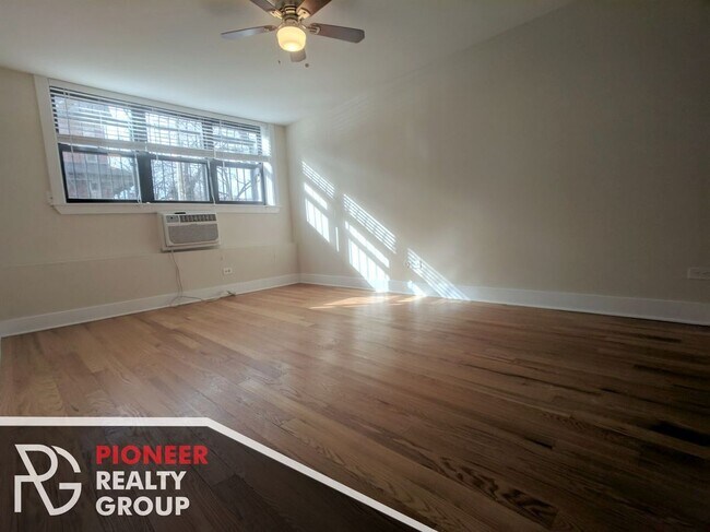 Foto del edificio - 445 W Barry Ave