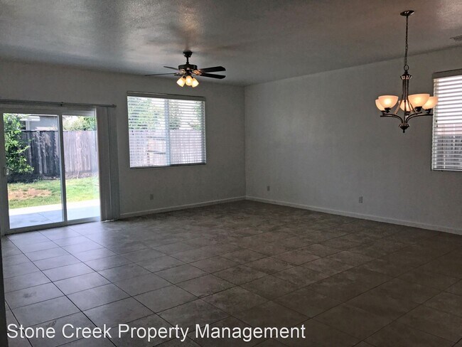 Foto del edificio - 4 br, 2 bath House - 12345 Canyonlands Dr.