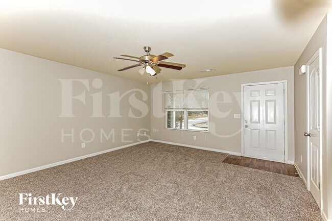 Building Photo - 45 Riviera Dr SE