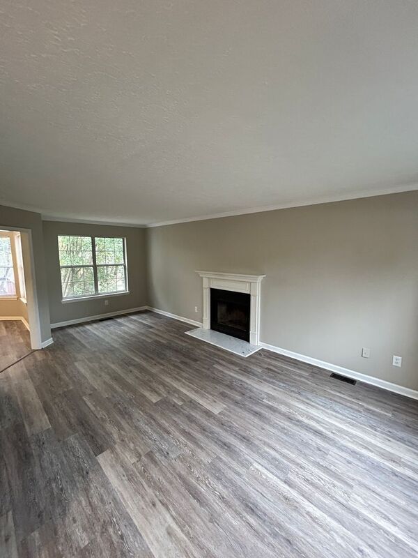 Building Photo - 721 Jaywood Dr