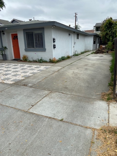 Exterior - Street View/Driveway - 337 E Amerige Ave