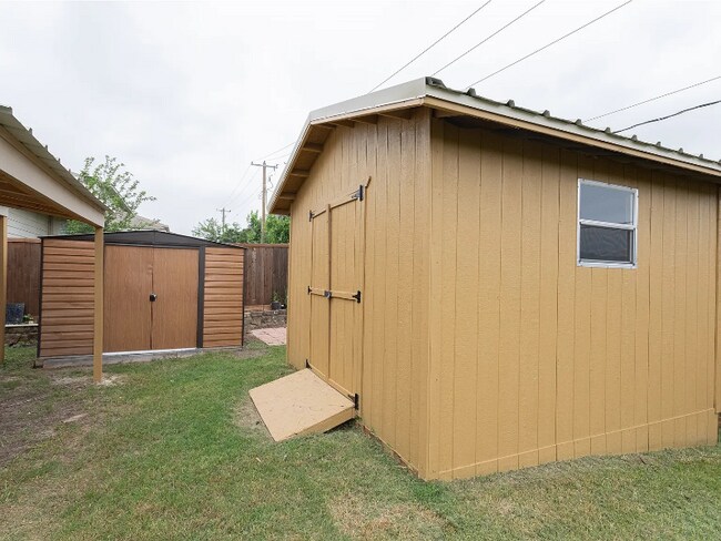 Foto del edificio - 1300 Wind Star Way