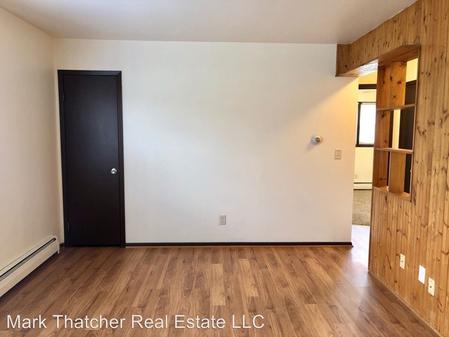 Building Photo - 1310 Kilbourn Ave
