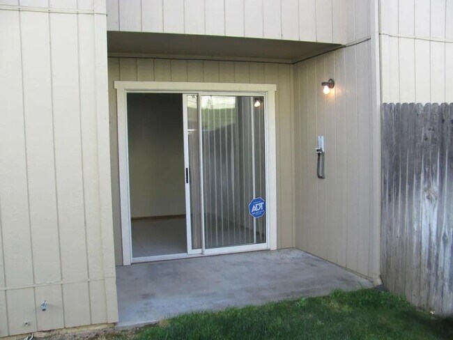 Foto del edificio - Summertree Lane 4 Plex