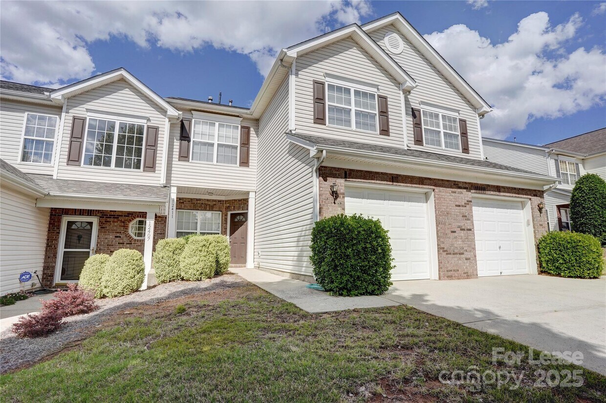 Primary Photo - 12411 Stratfield Pl Cir