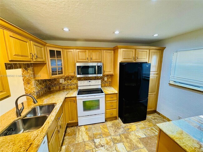 Foto del edificio - 4923 NW 82nd Ave