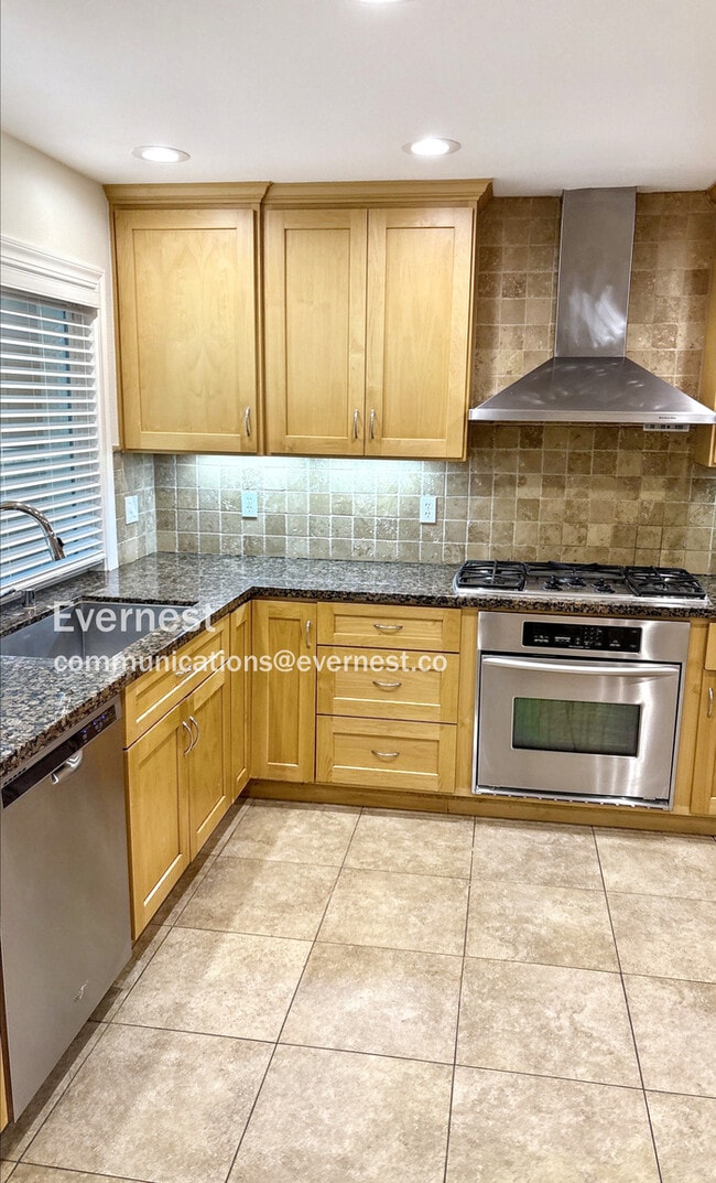 Building Photo - 6056 Elmbridge Dr