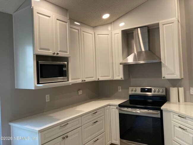 Foto del edificio - 8150 Loch Lomond Ln