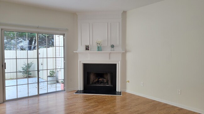 Family Room - 2661 Ashleigh Ln