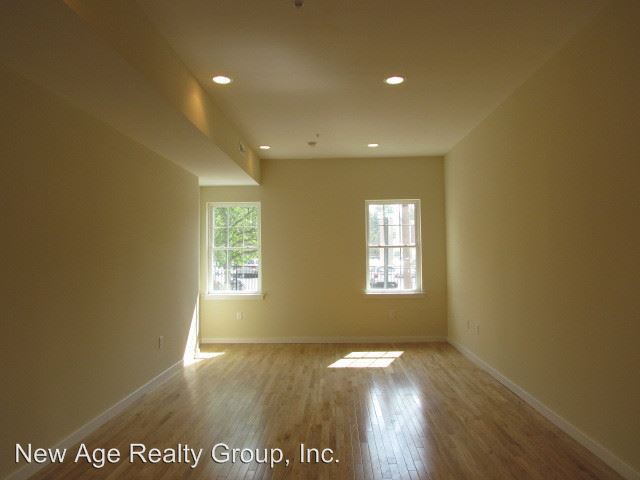 Foto del edificio - 326 N Sloan St