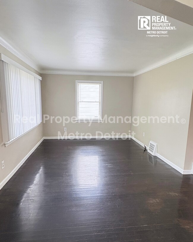 Building Photo - 19367 Roscommon St