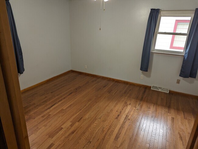 Building Photo - 3228 Maplewood St