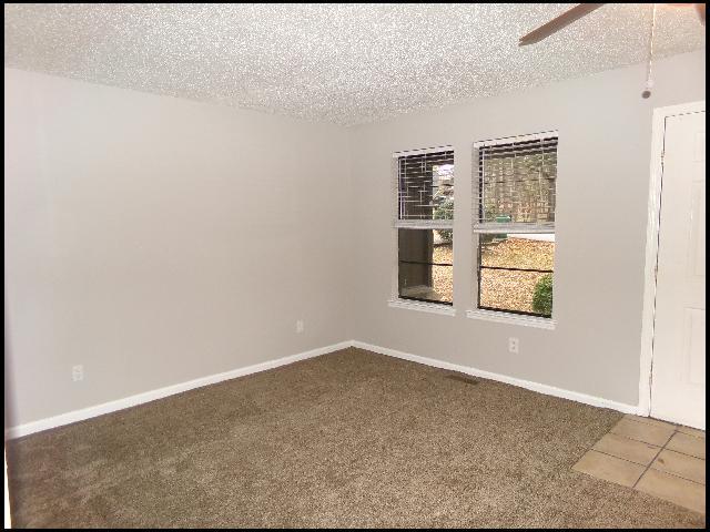 Foto del edificio - 2818 Stephanie Dr