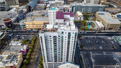 Building Photo - 150 S Las Vegas Blvd