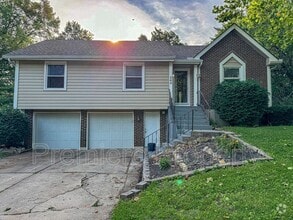 Building Photo - 203 SE Keystone Dr
