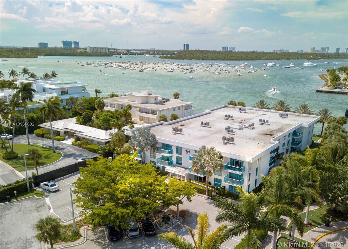 Primary Photo - 290 Bal Bay Dr