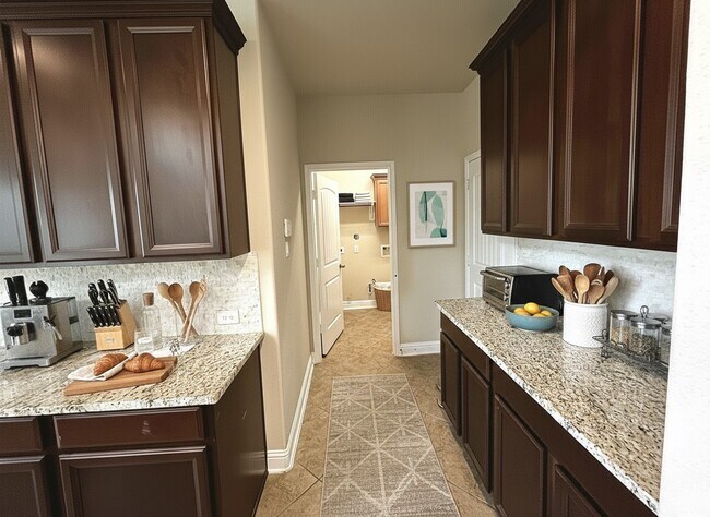 Building Photo - 307 Maverick Run Ct