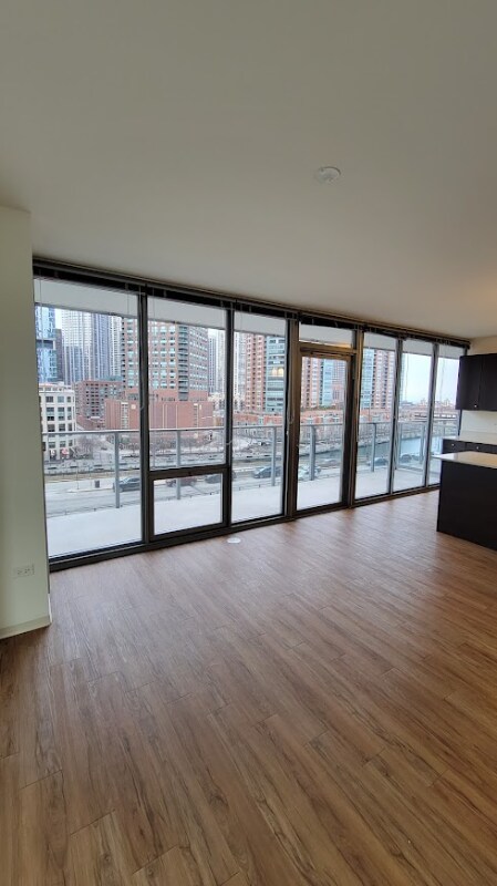 Foto principal - 323 E Randolph St