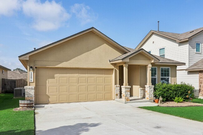 Foto del edificio - "Charming 4-Bedroom Oasis with custom fini...