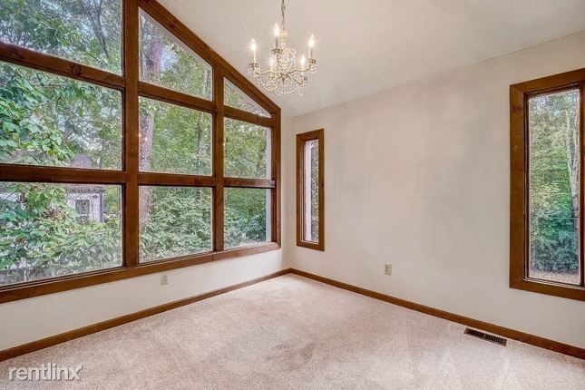 Building Photo - 1309 Laurel Cliff Dr SE