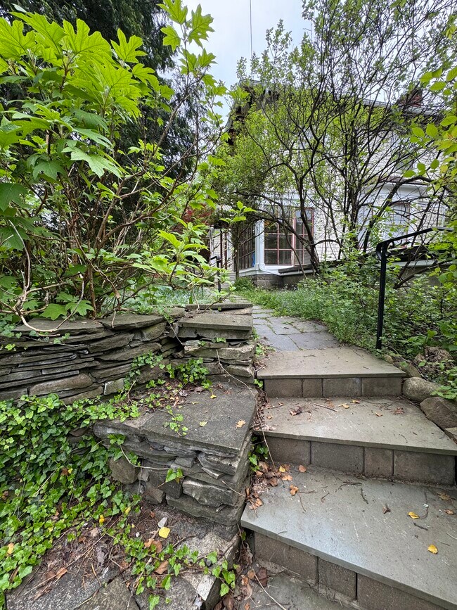 Foto del edificio - 608 Ackerman Ave