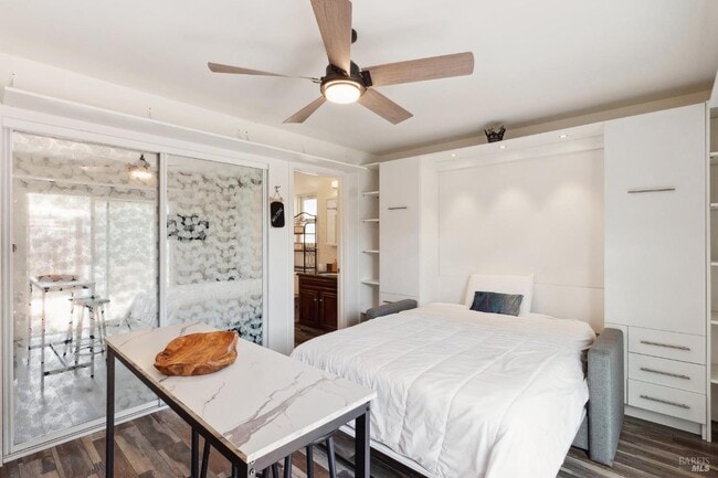 Foto del edificio - 582 Fernando Dr