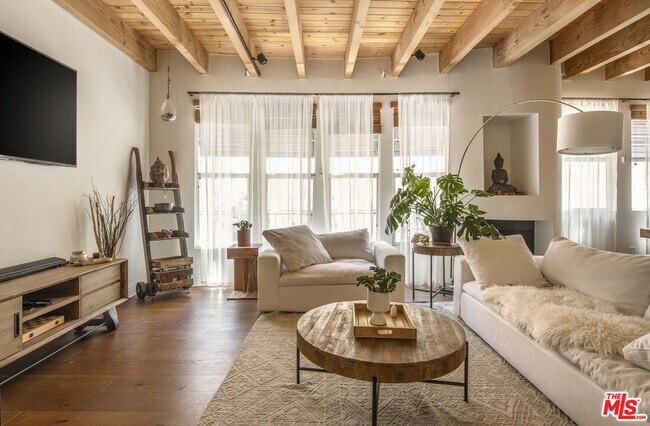 Foto del edificio - 4360 Ventura Canyon Ave