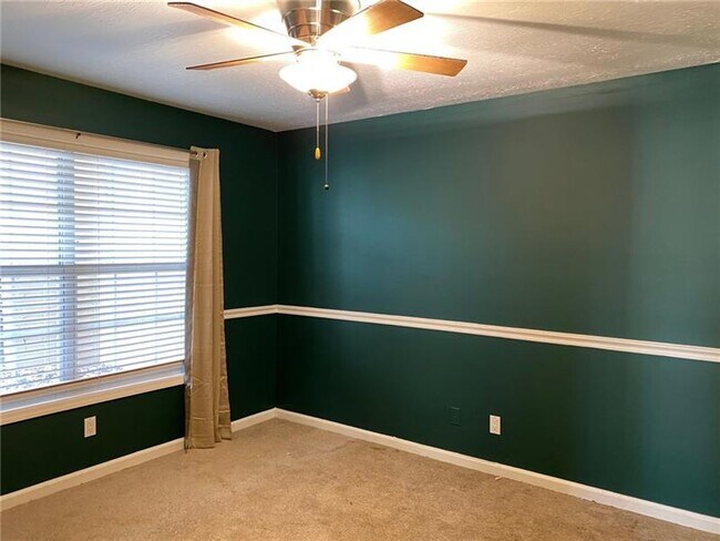 Building Photo - 2132 River Heights Walk