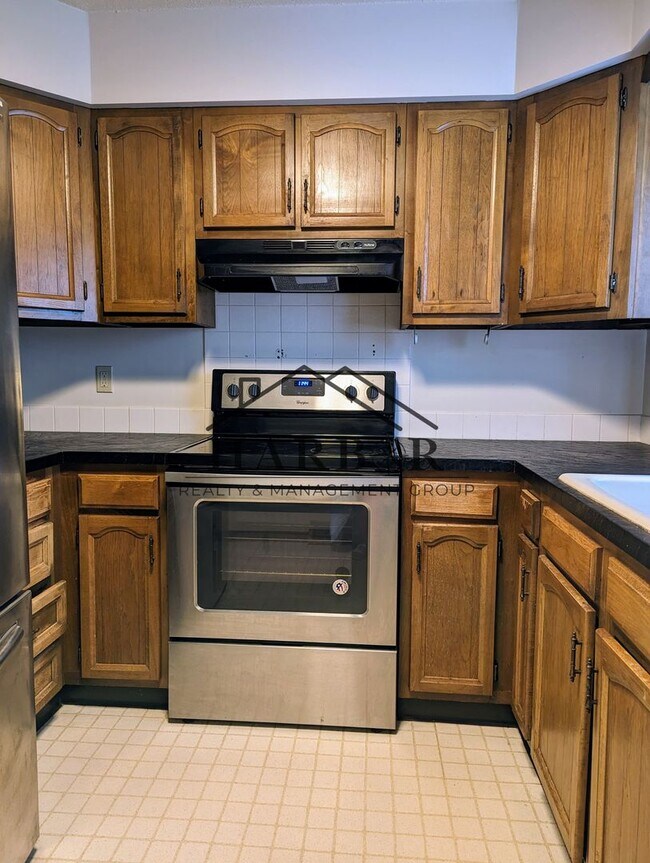 Building Photo - 823 Doran Dr