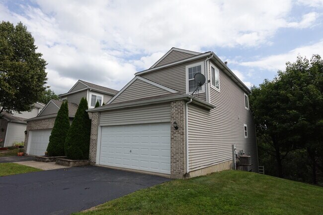 Building Photo - 845 Park Bluff Cir