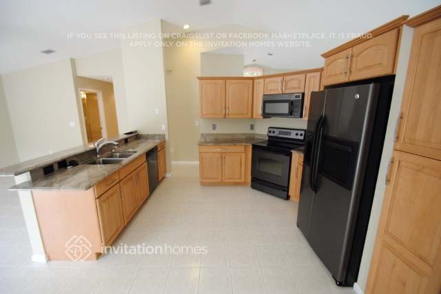 Foto del edificio - 16270 La Costa Dr